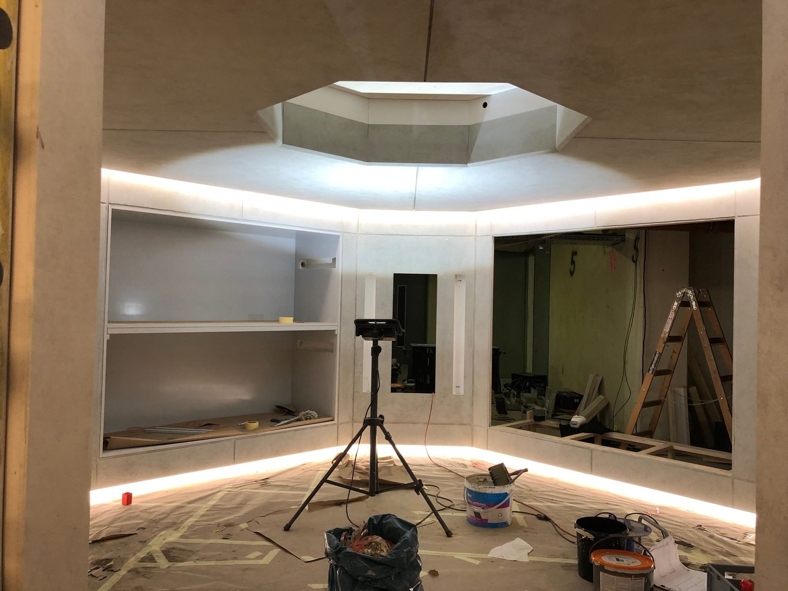 Set-Vorbau Panic Room im Studio — Exterritorial