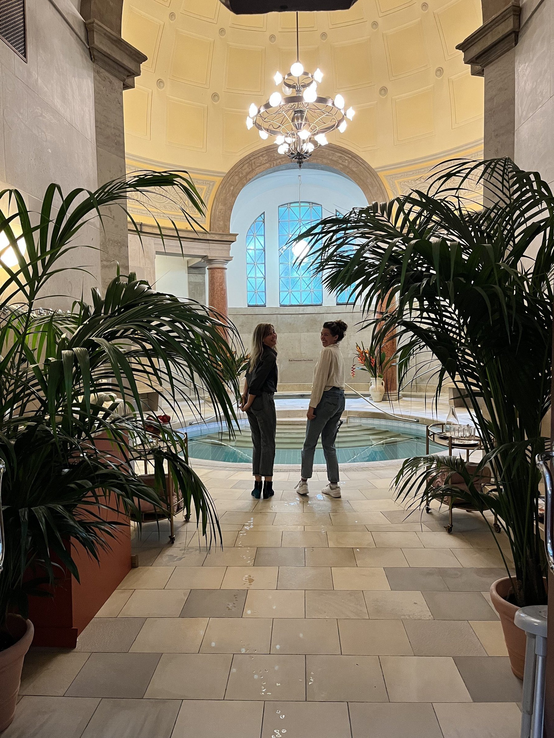 Spa-Dreh on Location — Girl You Know It's True
